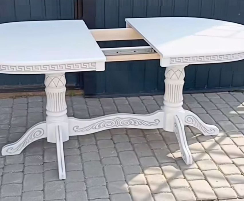 Стіл для вітальні