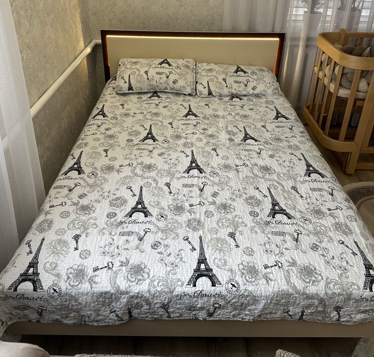 Ліжко двохспальне з матрасом