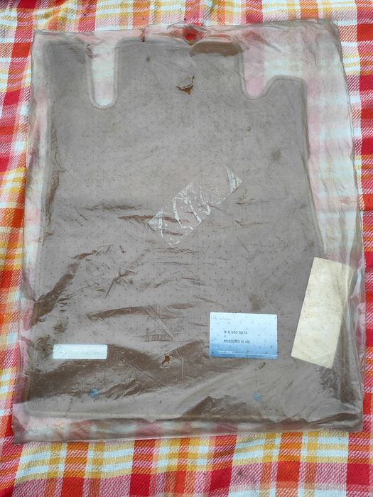 Oryginalny dywanik Mercedes W140 C140