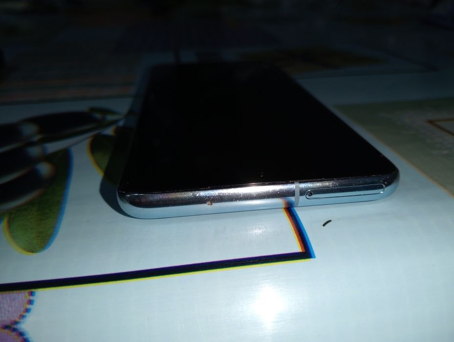 Продам телефон  Samsung s 20