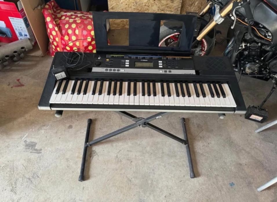 ÓRGÃO YAMAHA  pouco usado