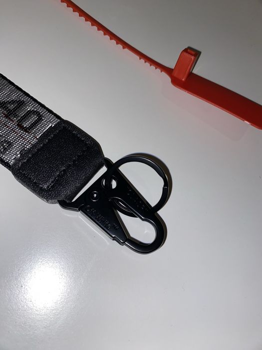 Off-White Keychain cinza