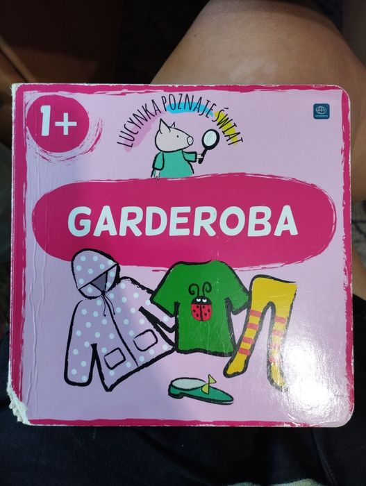Książka lucynka poznaje świat garderoba