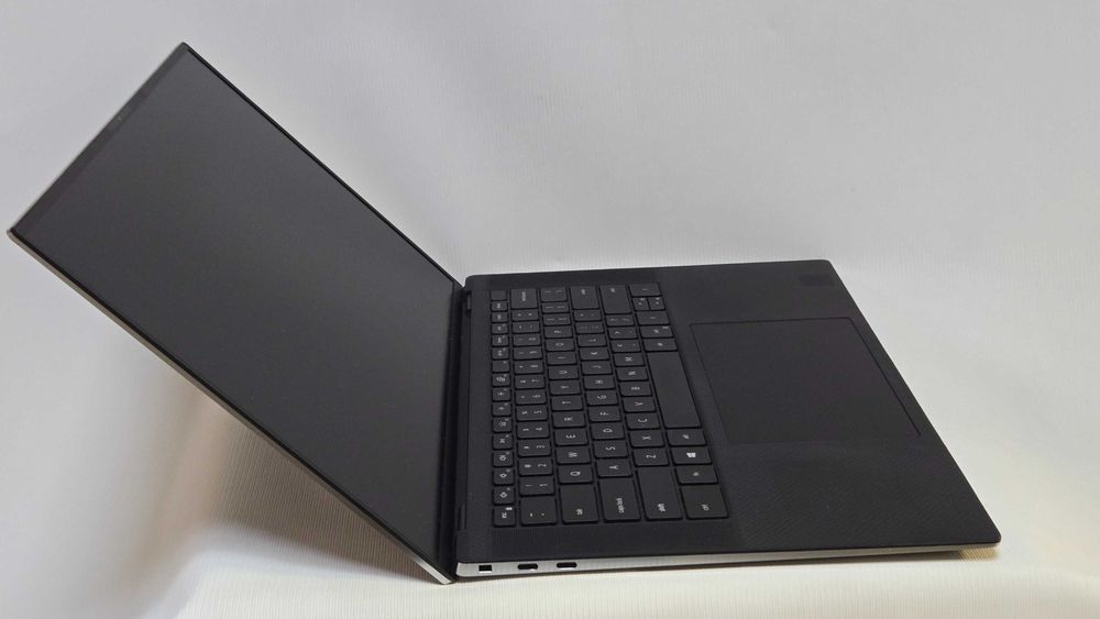 Dell Precision 5550 15.6" IPS i7-10850H 16GB 256GB nVidia Quadro T1000 4 GB GDDR5,