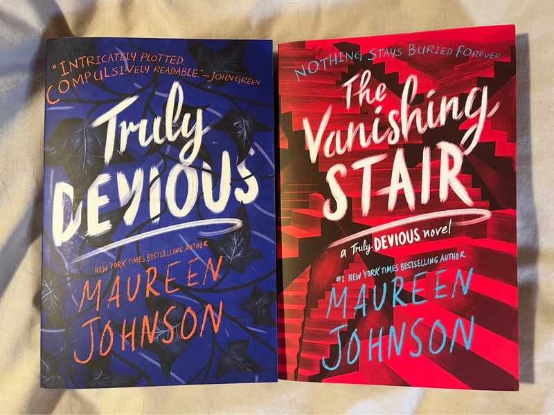 Truly Devious + The Vanishing Stair - Maureen Johnson
