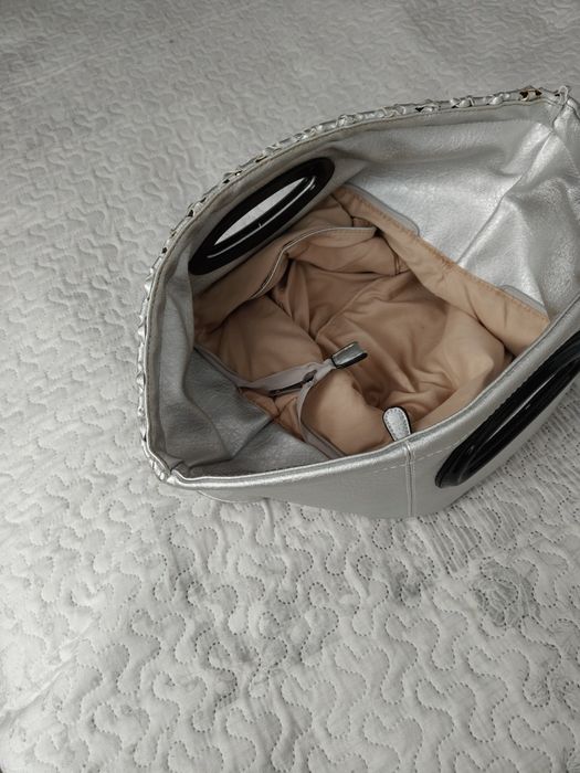 Sprzedam torebkę damską w kolorze srebrnym