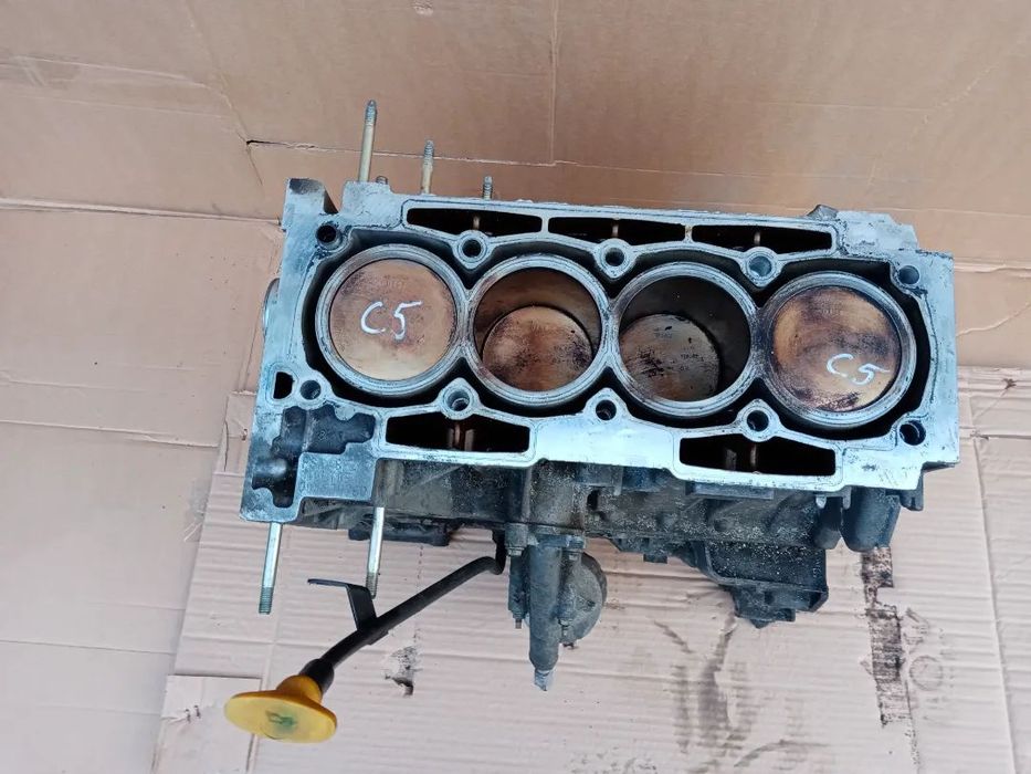 Silnik słupek blok silnika Citroen C5 1.8 16V 6FZ