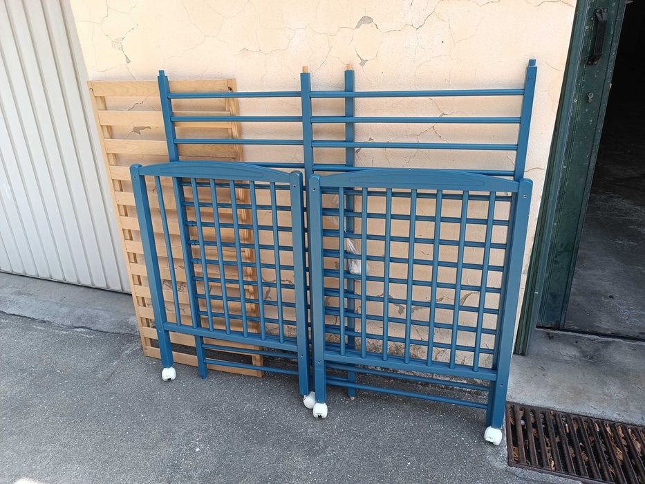 Cama de Bebé em madeira