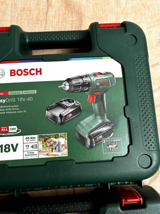 Parafusadeira Bosch Easy Drill 18V-40 + Maleta Bosch (83 peças)