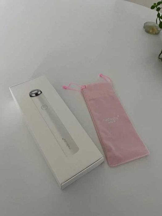 Medicube Age-R Booster Pro Mini (original) + case/etui