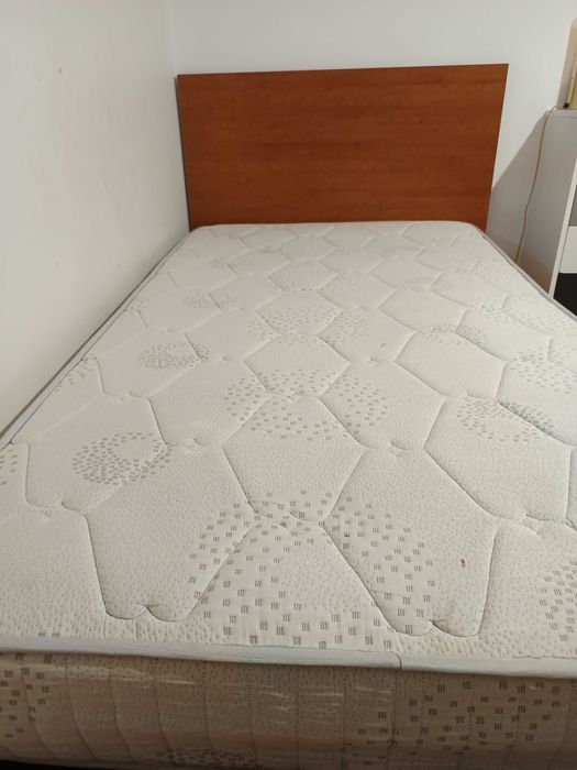 2 Camas individuais 100×200 com colchão e estrado