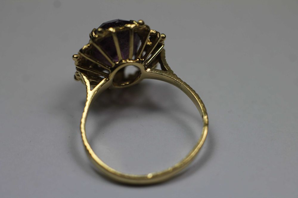 Złoty pierścionek p 750 6,20g R22