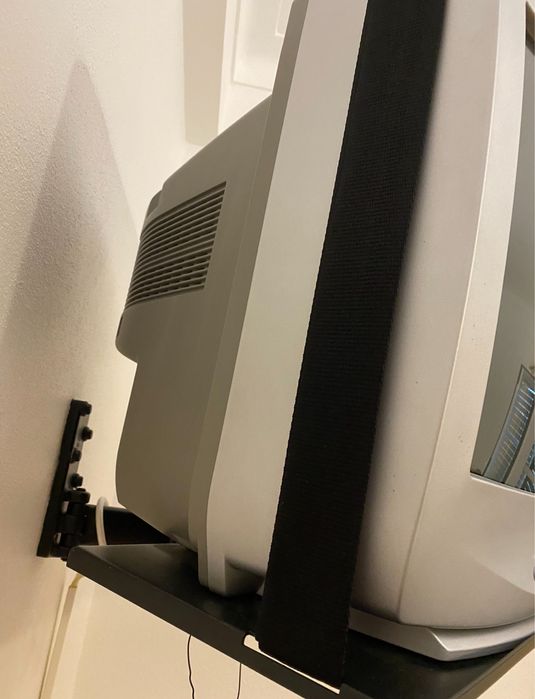 Televisão Samsung e suporte64738485335682122