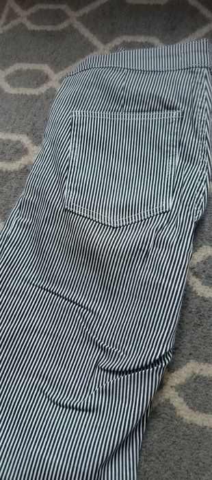 Spodnie w paski rozm M
