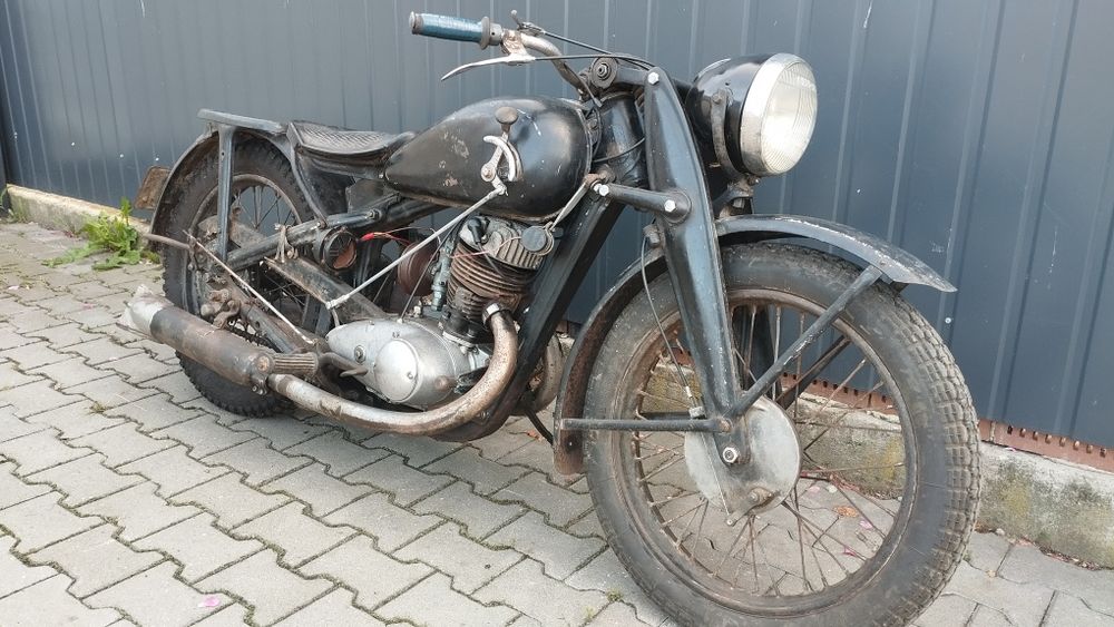 Iż 350 1950r zarejestrowany na białe tablice