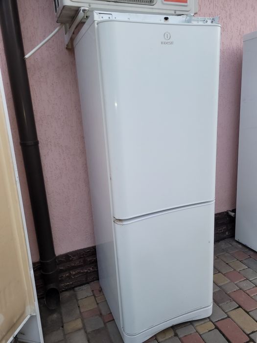 Холодильник Indesit  на разборці полки
