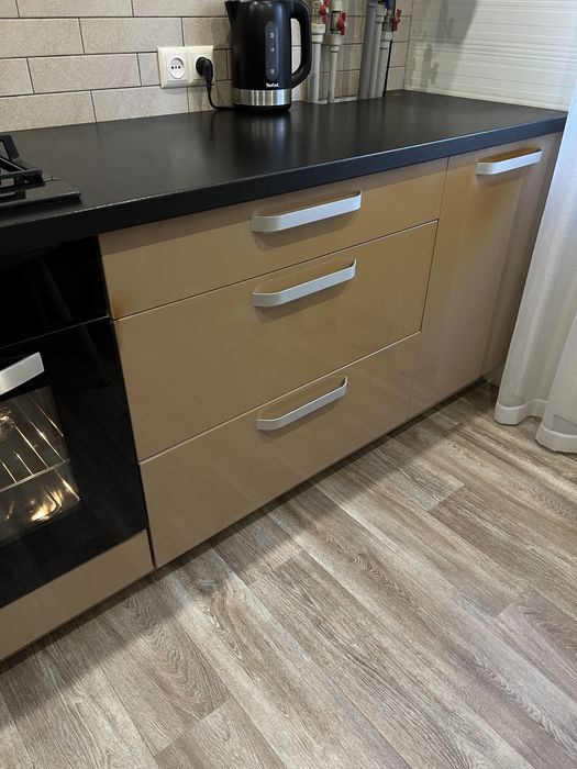 Фасады беж лак кухня