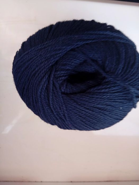 Włóczka 50g, kaszmir 65%, granat tybetański.
