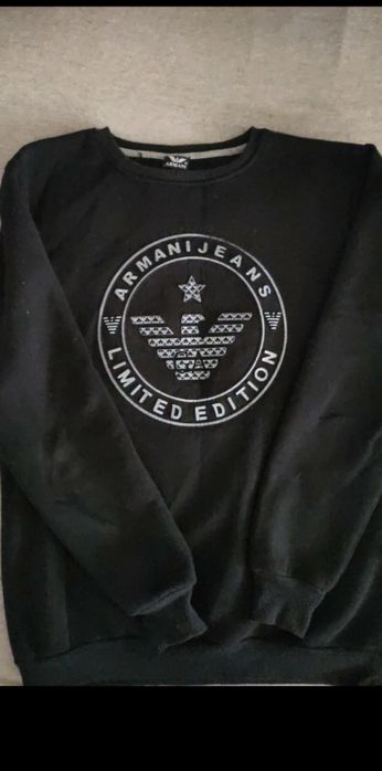 Bluza bez kaptura.