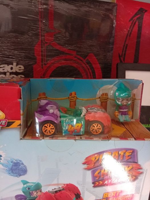 T-racers Pirate shark attack