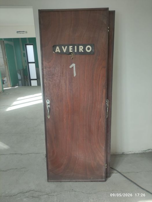 4 portas de madeira