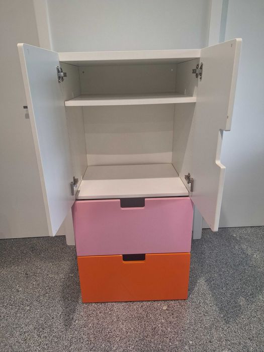 Móvel ikea com 2 gavetas 2 portas e 1 prateleira