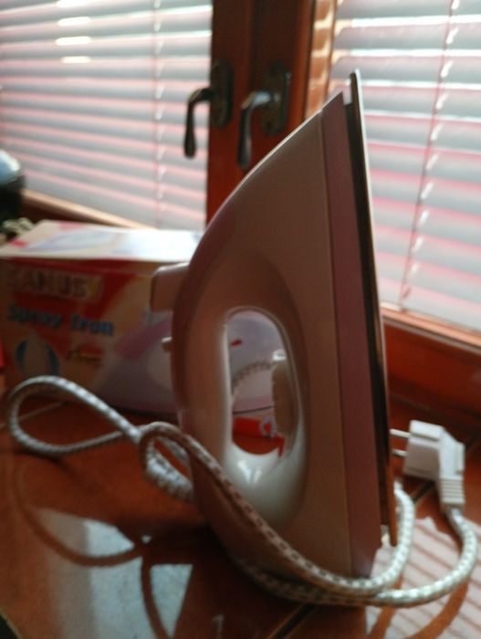 Продаю утюг новый
