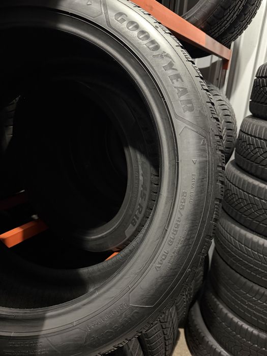 255/45 r 19 Goodyear 2шт.