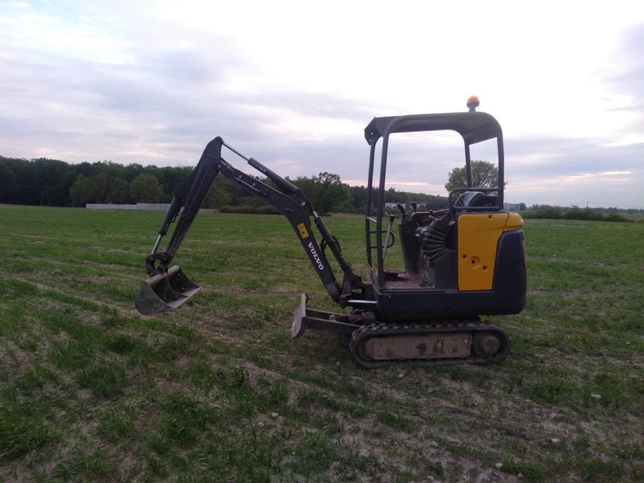 Usługi minikoparka, wywrotką 3,5T oraz przyłacza wodne i kanalizacyjne