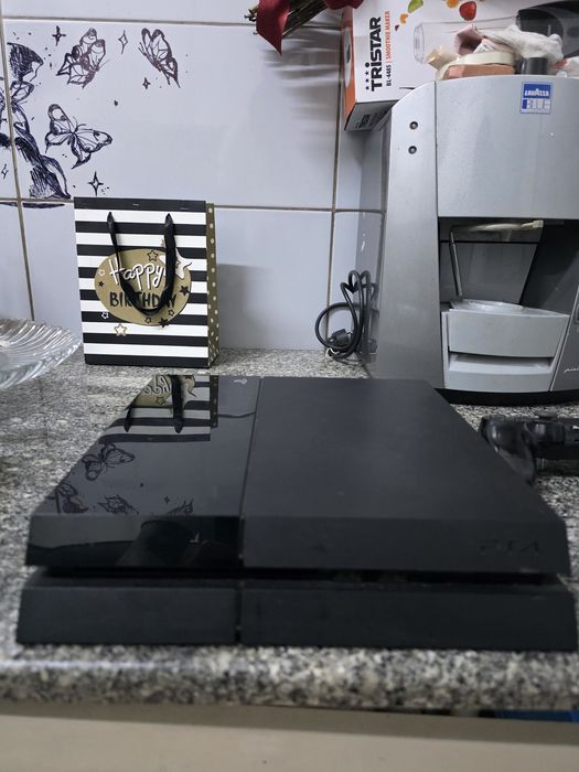 Playstation 4 com 2 comandos