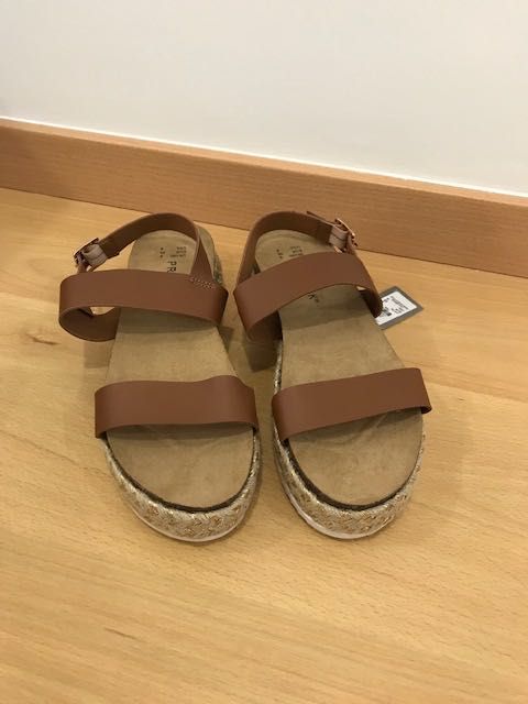Sandálias Castanhas NOVAS Nº 39