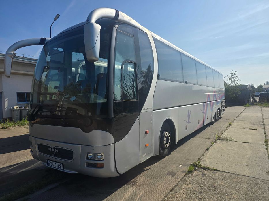 MAN R03 Lions Coach