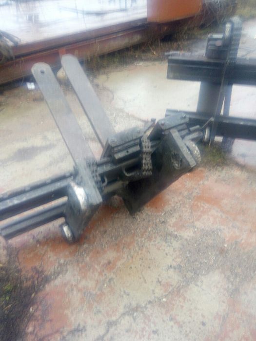 Каретка звилами на фронтальний погрущик