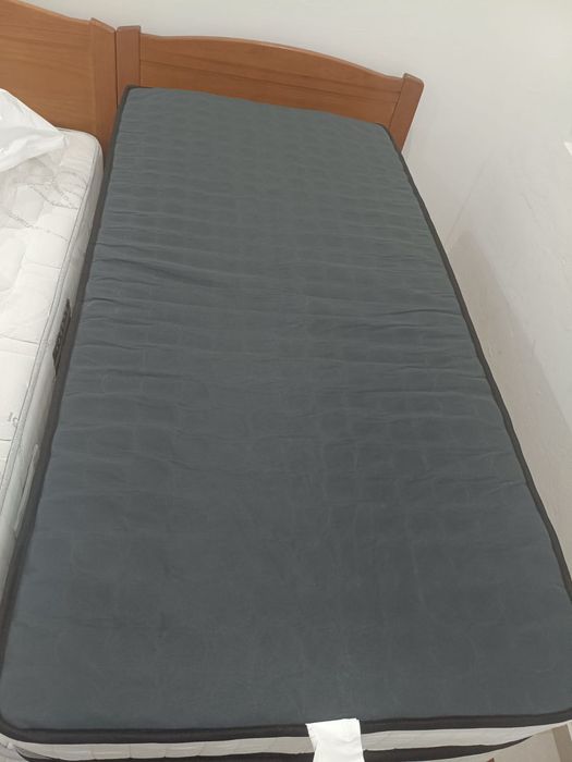 Colchão de molas novo, macio e confortável, por 110 euros.