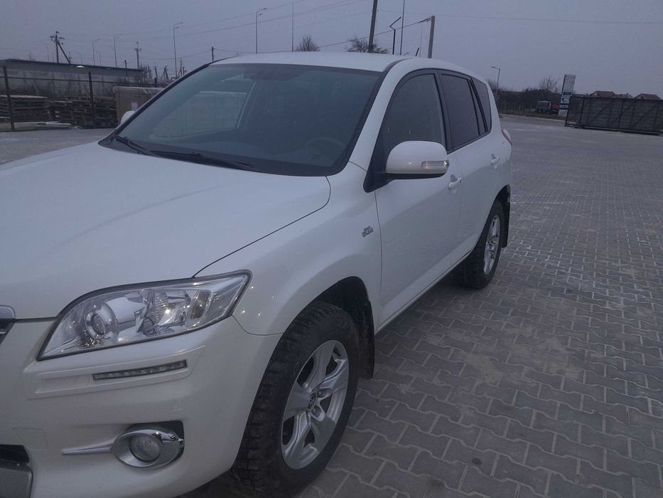 Тойота раф 4 2013 рік