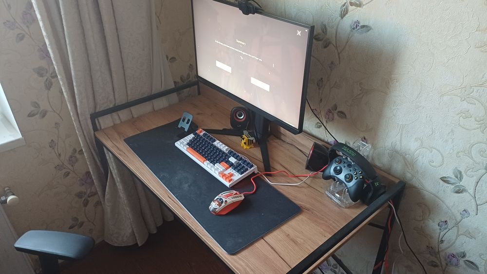 Стіл комп'ютерний / офісний