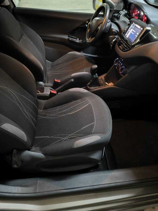 Peugeot 208 1.4 HDI AC 5lugares