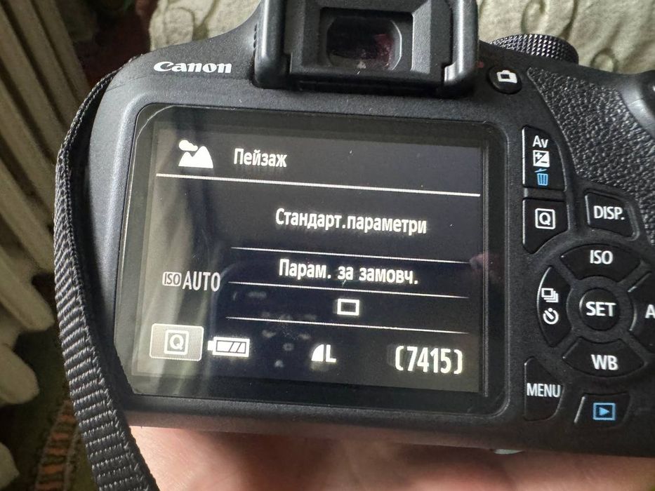 Продам фотоапарат дзеркальний Canon ESO 1200D