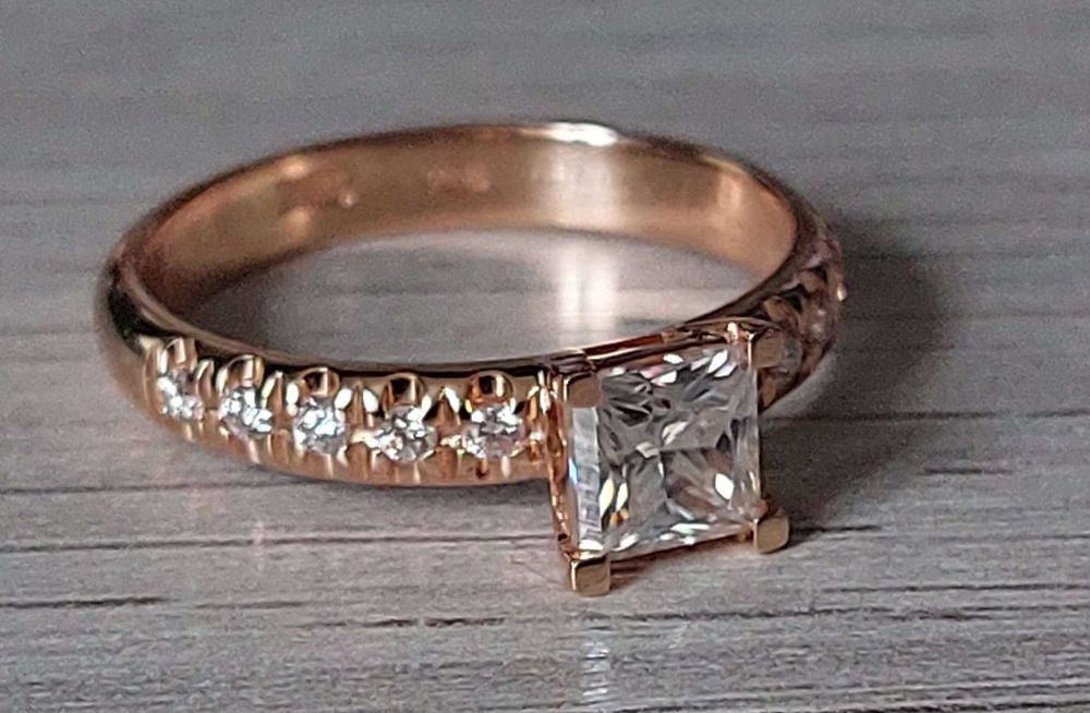 Золотое кольцо 585 проба Муассанит Размер 17 и 18