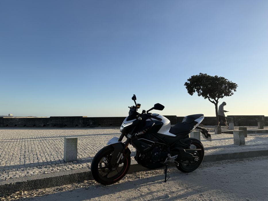CFMOTO 450NK.