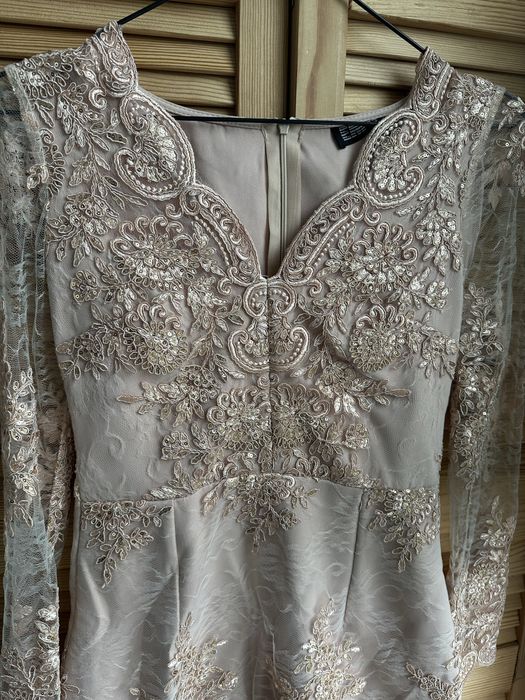 Сукня в паєтках бежева