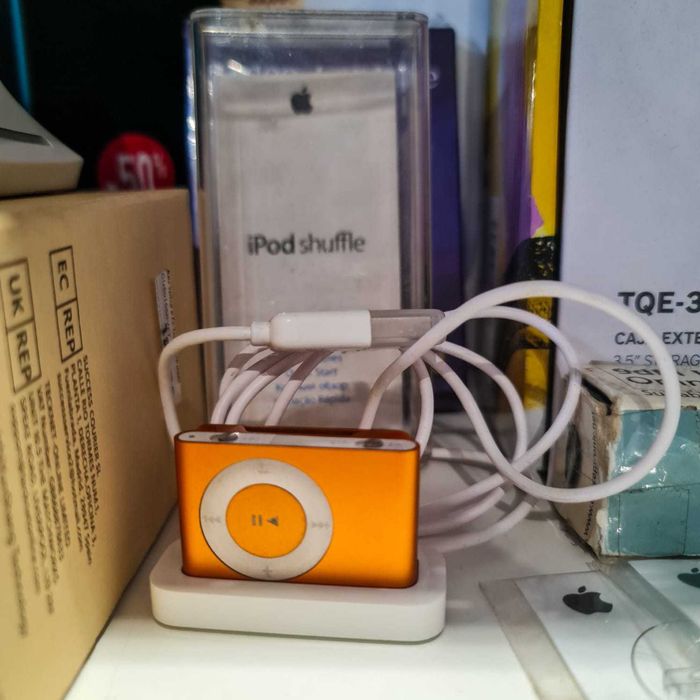 Apple iPod Shuffle 2ª Geração – Laranja (1 GB) com Base Dock Original