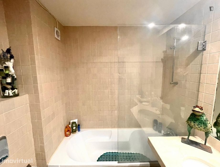 Quarto - localizado em Carcavelos Lisbon