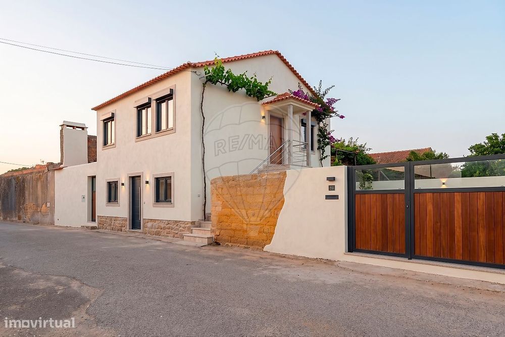 T4 Detached House for Sale