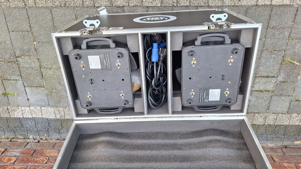 Głowy ruchome 
Light4me Patriot 180 beam + case