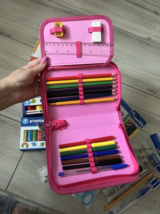 Full zestaw wyprawka do szkoły , zerówki. Piórnik, farby, kredki itd