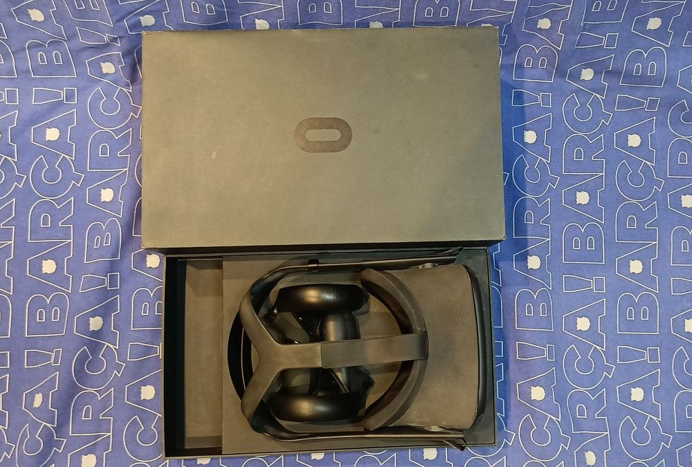 Oculus Quest 64 ГБ майже в ідеальному стані
