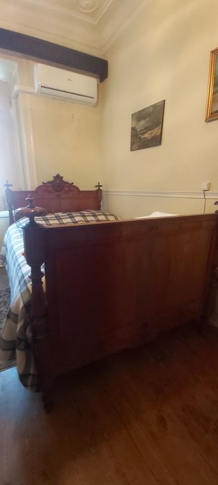 Oportunidade! Cama e Roupeiro "Vintage" (antigo e em madeira)