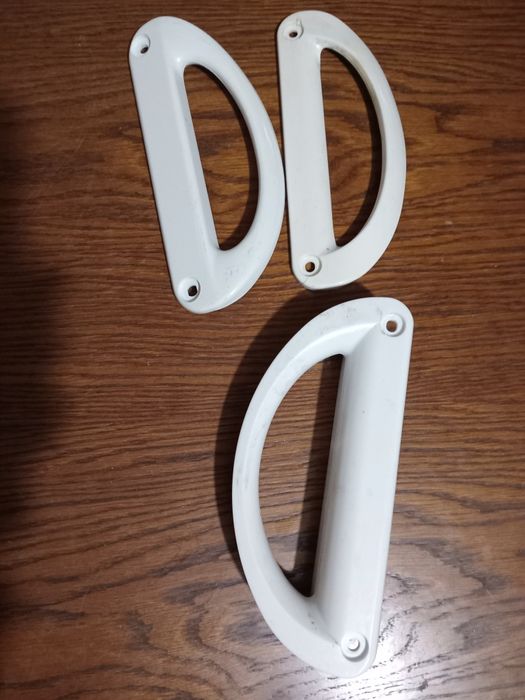 Полка на дверцята у холодильник та ручки