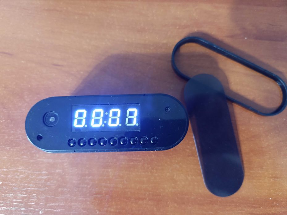 Настольные часы со скрытой камерой